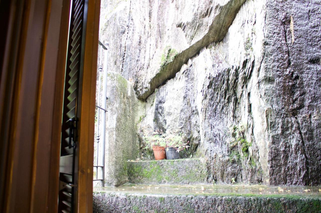 La Casa Sul Sasso In Town Serviced Accommodations Dervio Exteriör bild