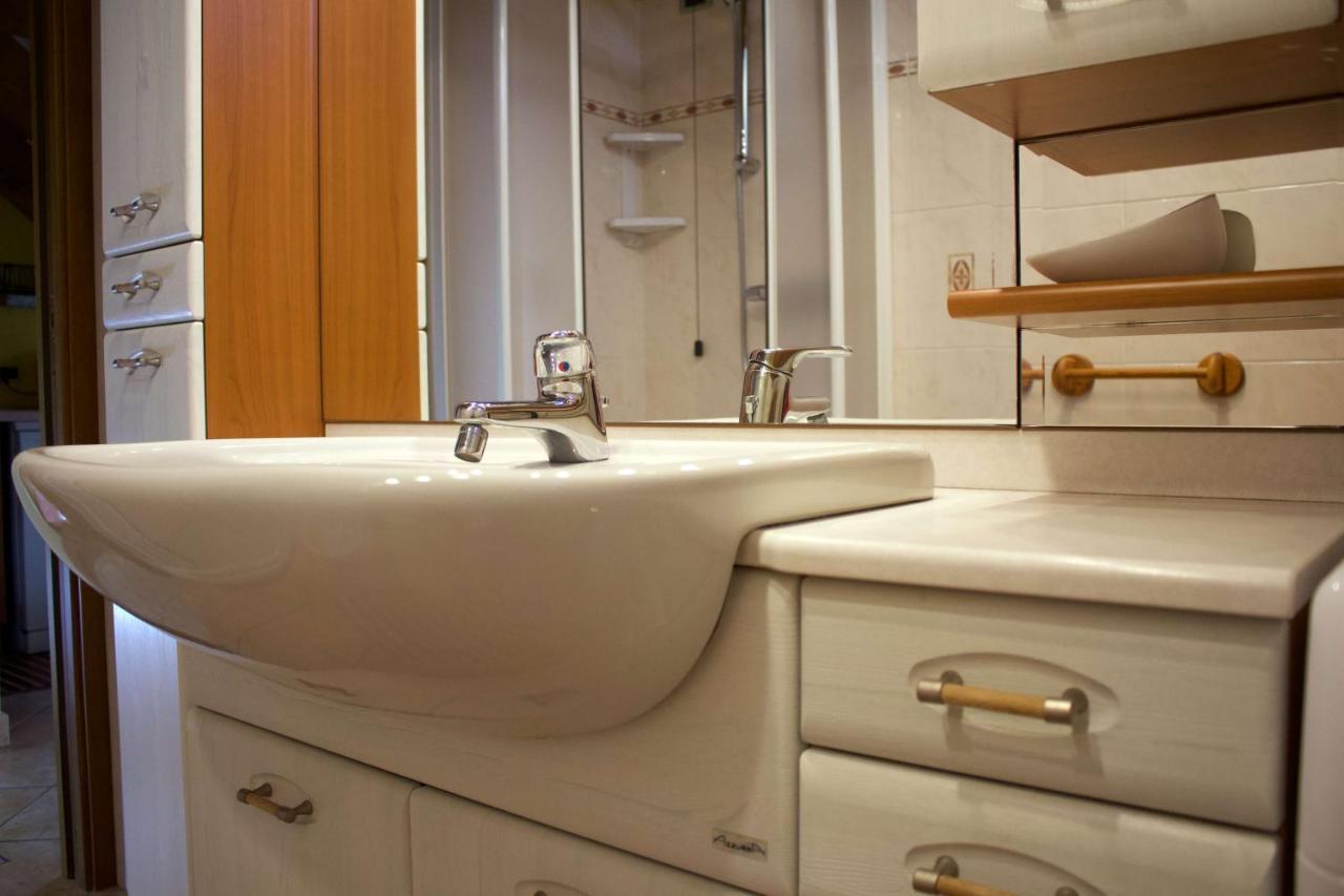 La Casa Sul Sasso In Town Serviced Accommodations Dervio Exteriör bild